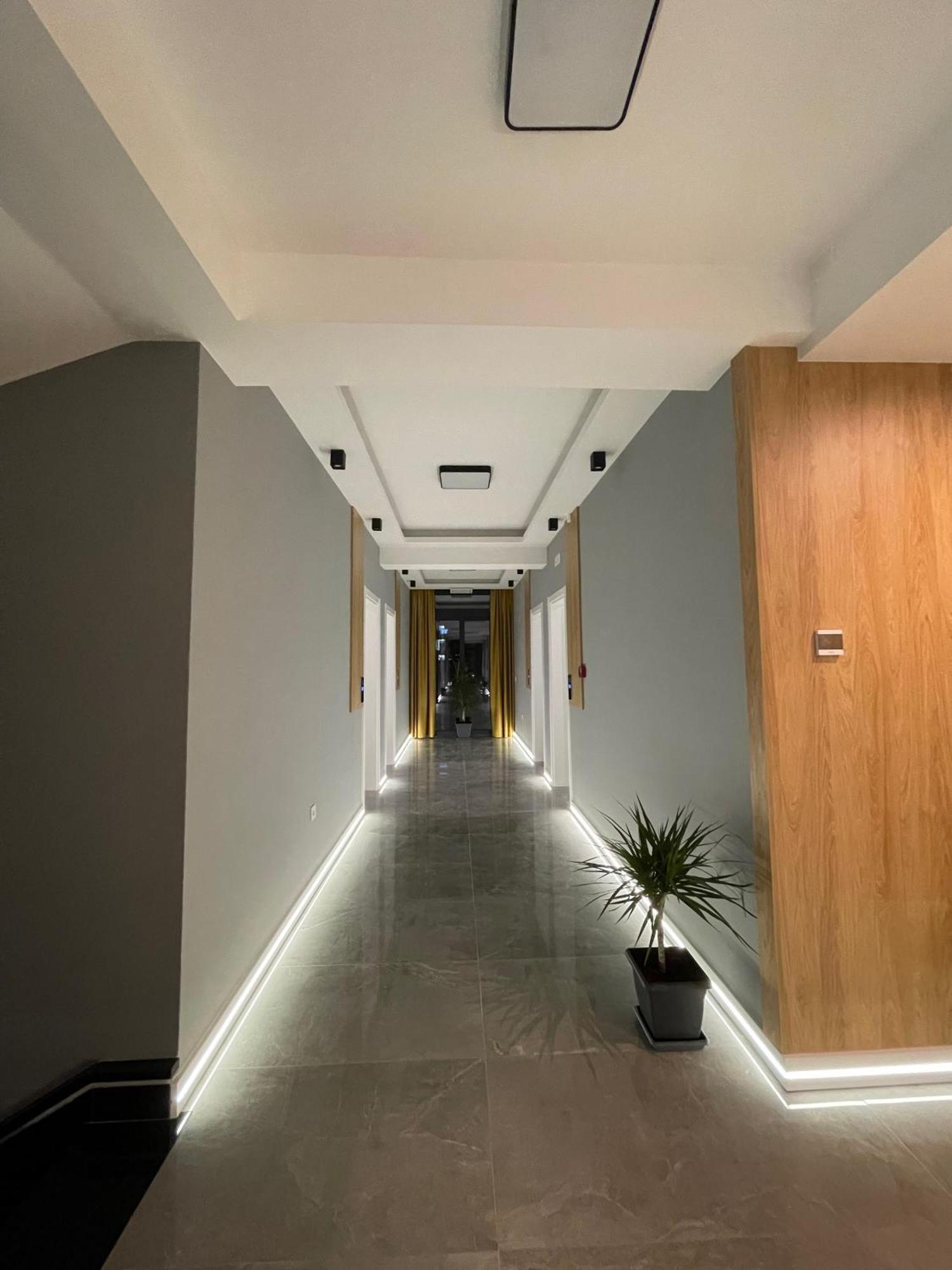 Hotel Maraj Ulcinj Bagian luar foto