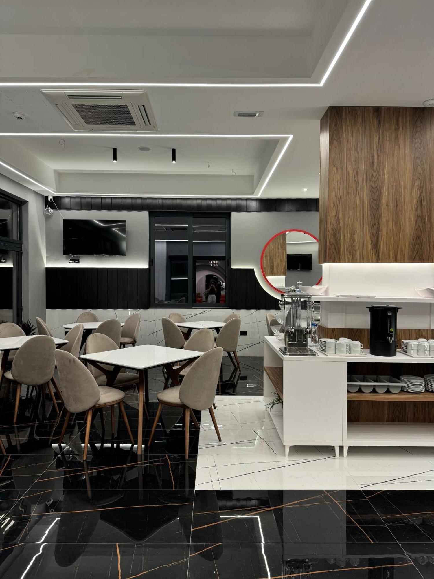 Hotel Maraj Ulcinj Bagian luar foto